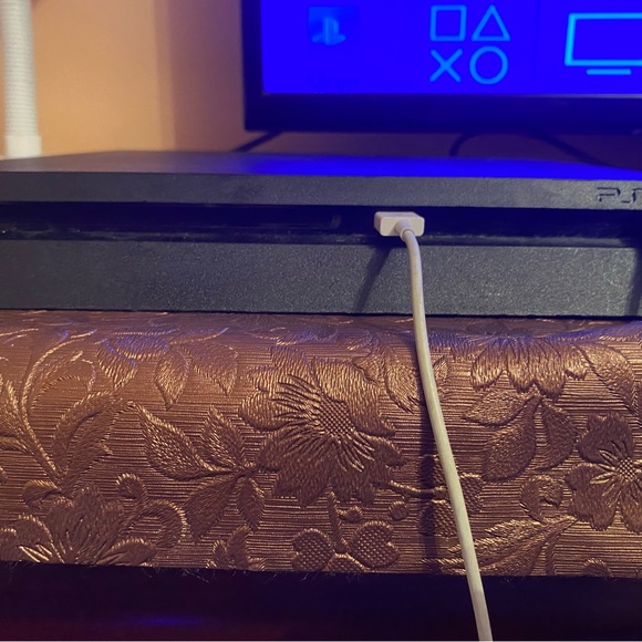 1TB PS4 w/ 2 controllers great condition - Picture 2 of 3